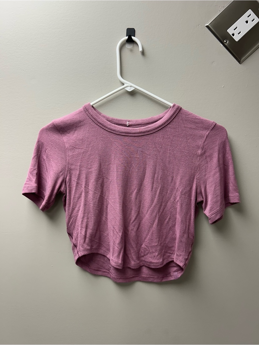 Lululemon Women’s Hold Tight Ribbed Cropped Short Sleeve Velvet Dust